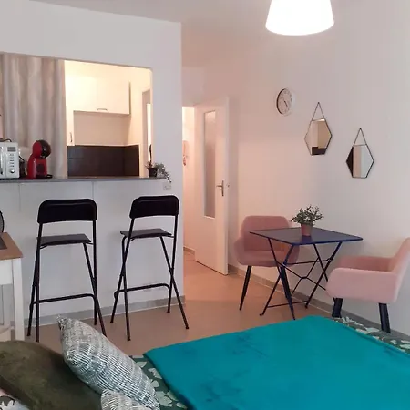 Avec Terrase Apartament